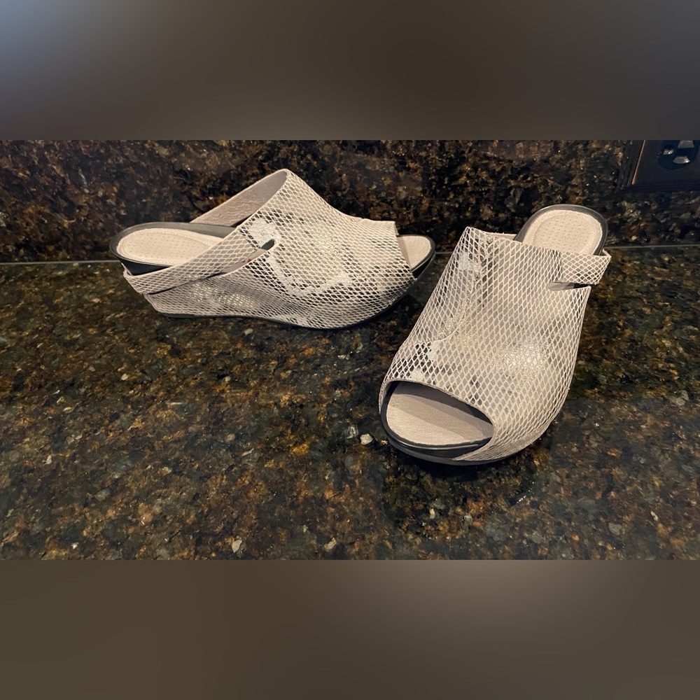 Yummy Tsubo made in Japan ortho friendly shoes. So comfy and cute!
